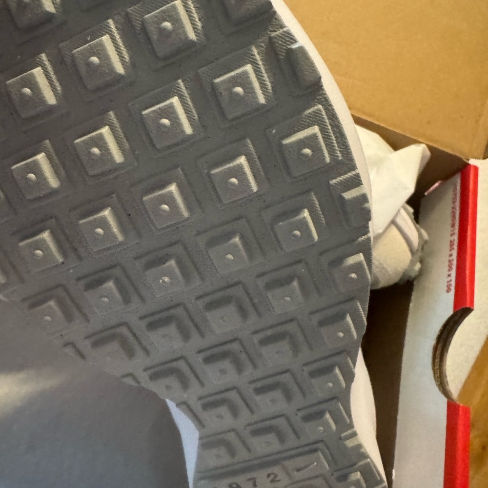 Nike White and Green Retro Runner Waffle Debut BNIB - Picture 4 of 5
